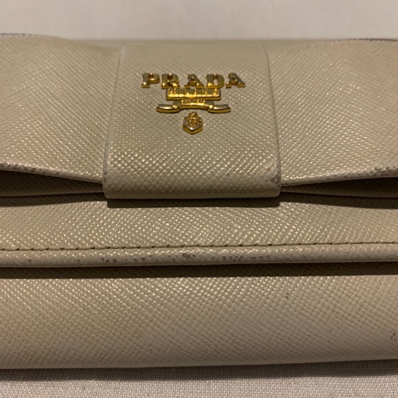 Genuine Prada bow tie wallet with authentication - Picture 2 of 16